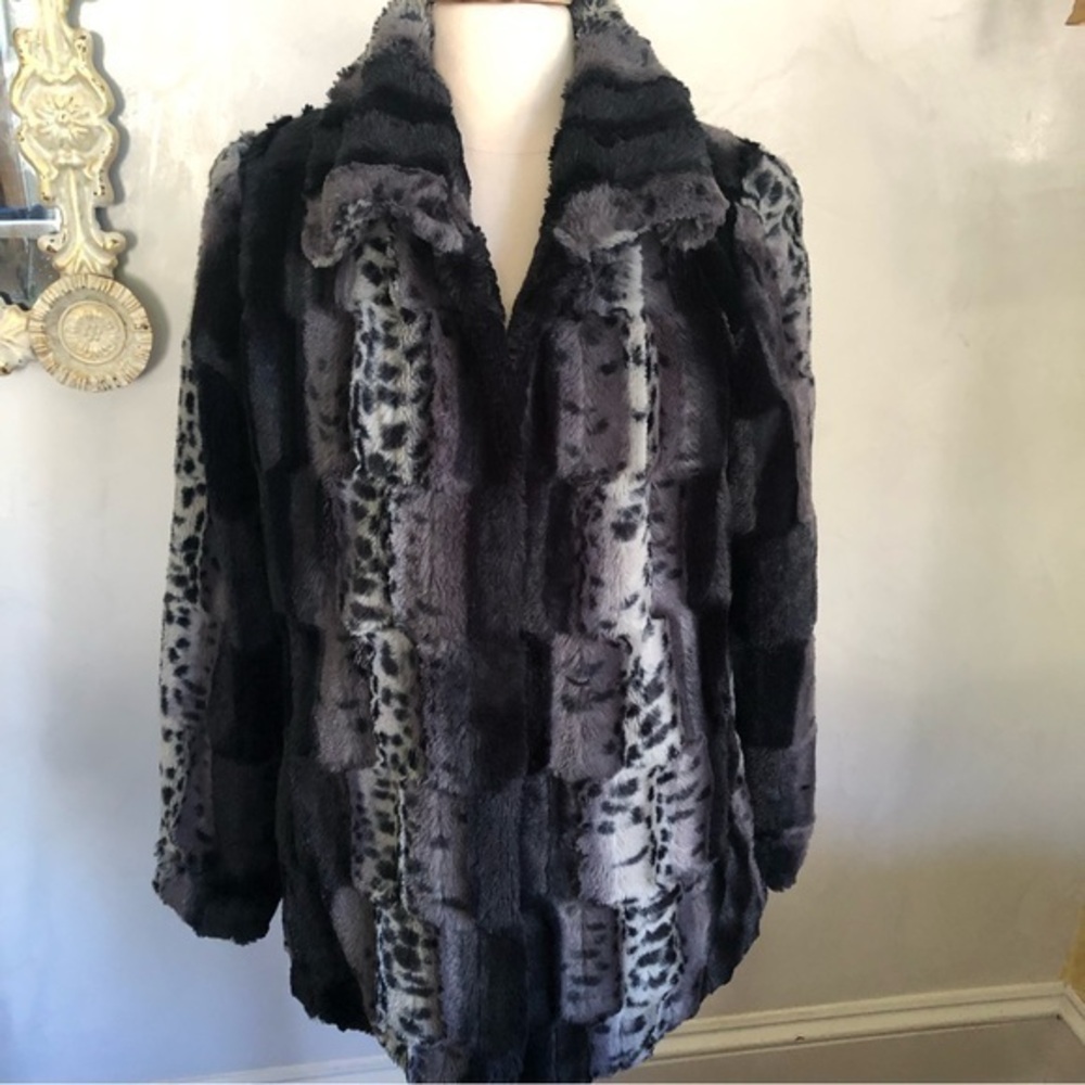 Dennis Basso color gray & black Faux Fur coat w/hook lock buttons Size Small